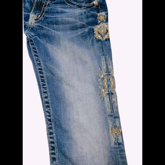 Miss Me Signature Rise 25 Cropped Jeans - Picture 5 of 6